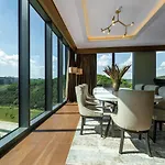 מלון Radisson Collection Hotel, Vadistanbul 5*