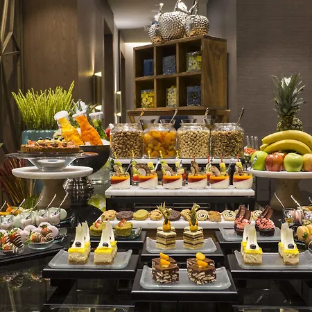 Radisson Collection Hotel, Vadistanbul Hotel 5*